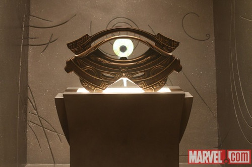 【全民播报】《雷神》九大彩蛋揭秘 地下宫殿频现神秘道具 - 电影工厂