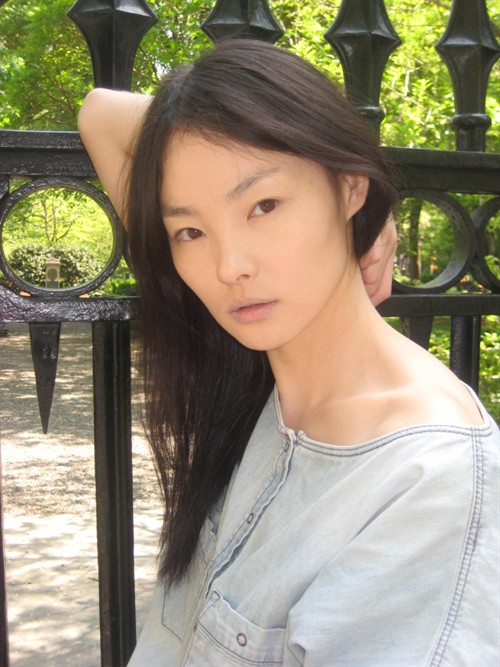 两名中国麻豆 new faces from models.com