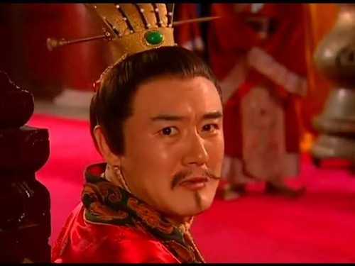 中国出土2000年前西汉列侯墓 发现10余吨铜钱