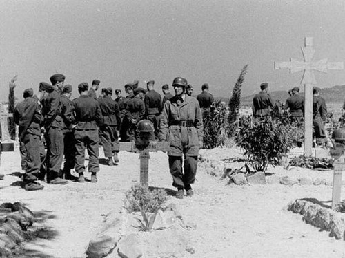 1942年夏天,第二次世界大战期间,一支新组建的弗格尔年轻伞兵部队,在