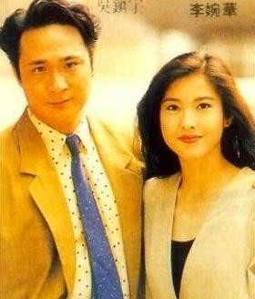 1996年,李婉华与何家劲开始拍拖,2001年7月,李婉华承认已与