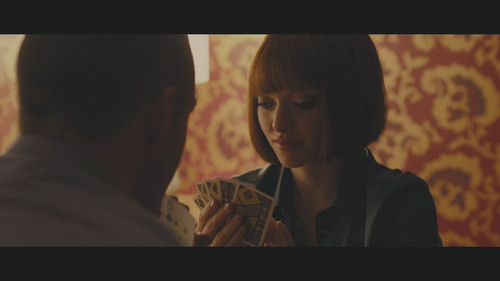 阿曼达·塞弗里德的换装秀——另眼看《时间规划局》