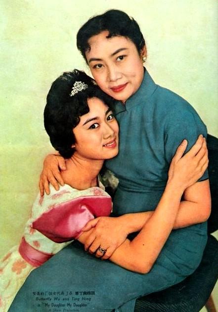 两代女性海报