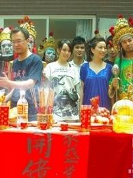 敬盛堂的春大神海报