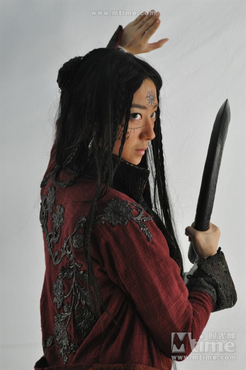 《龙门飞甲》多伦多曝新海报 李宇春彪悍耍刀