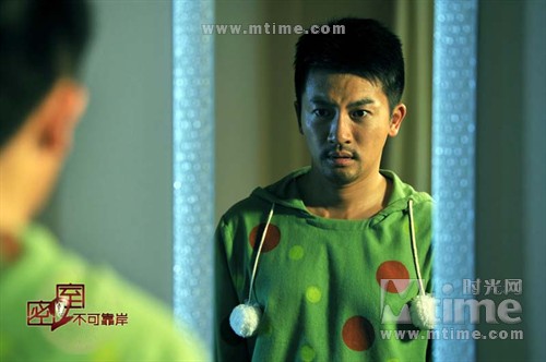 圈内好友共同参加他的新婚豪华游轮蜜月游,推理小说家柳飞云(苏有朋