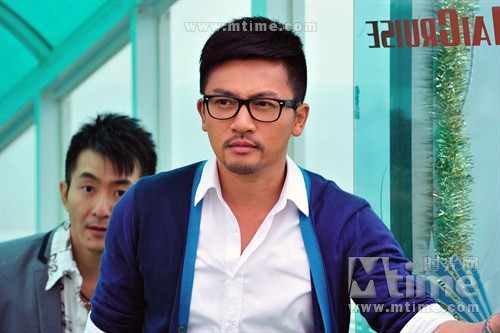 圈内好友共同参加他的新婚豪华游轮蜜月游,推理小说家柳飞云(苏有朋